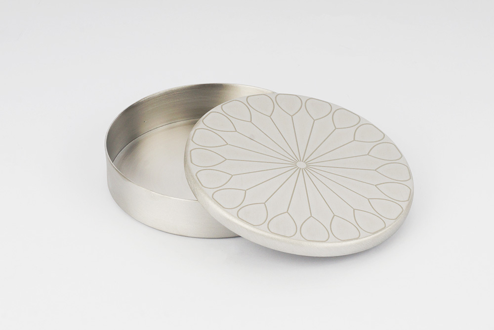 KAP-Cylindrical candy box with engraved cover-Brushed aluminum